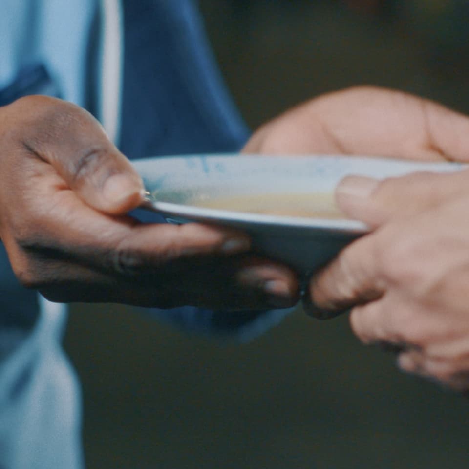How does the Food Emergency Network work?